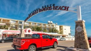 How Mosaic Residents Do the World’s Most Famous Beach